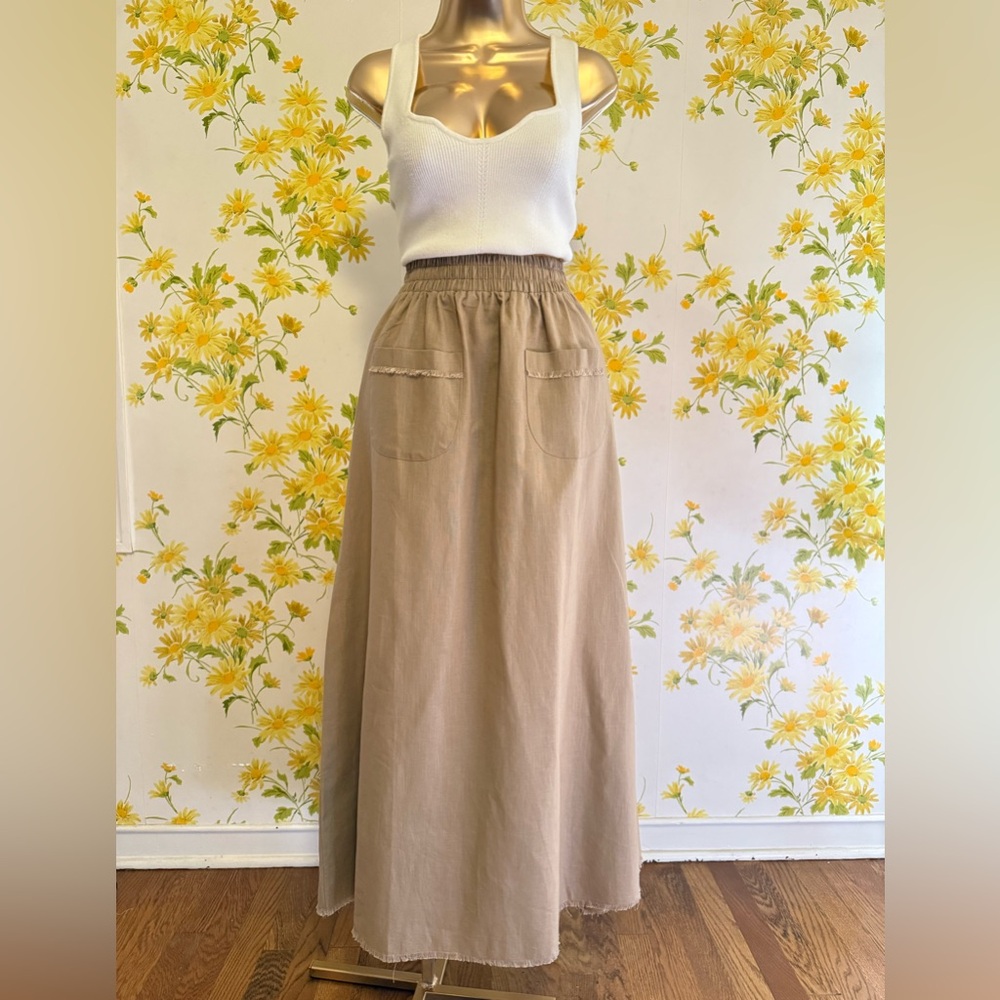 NWT Linen blend maxi skirt in khaki size L